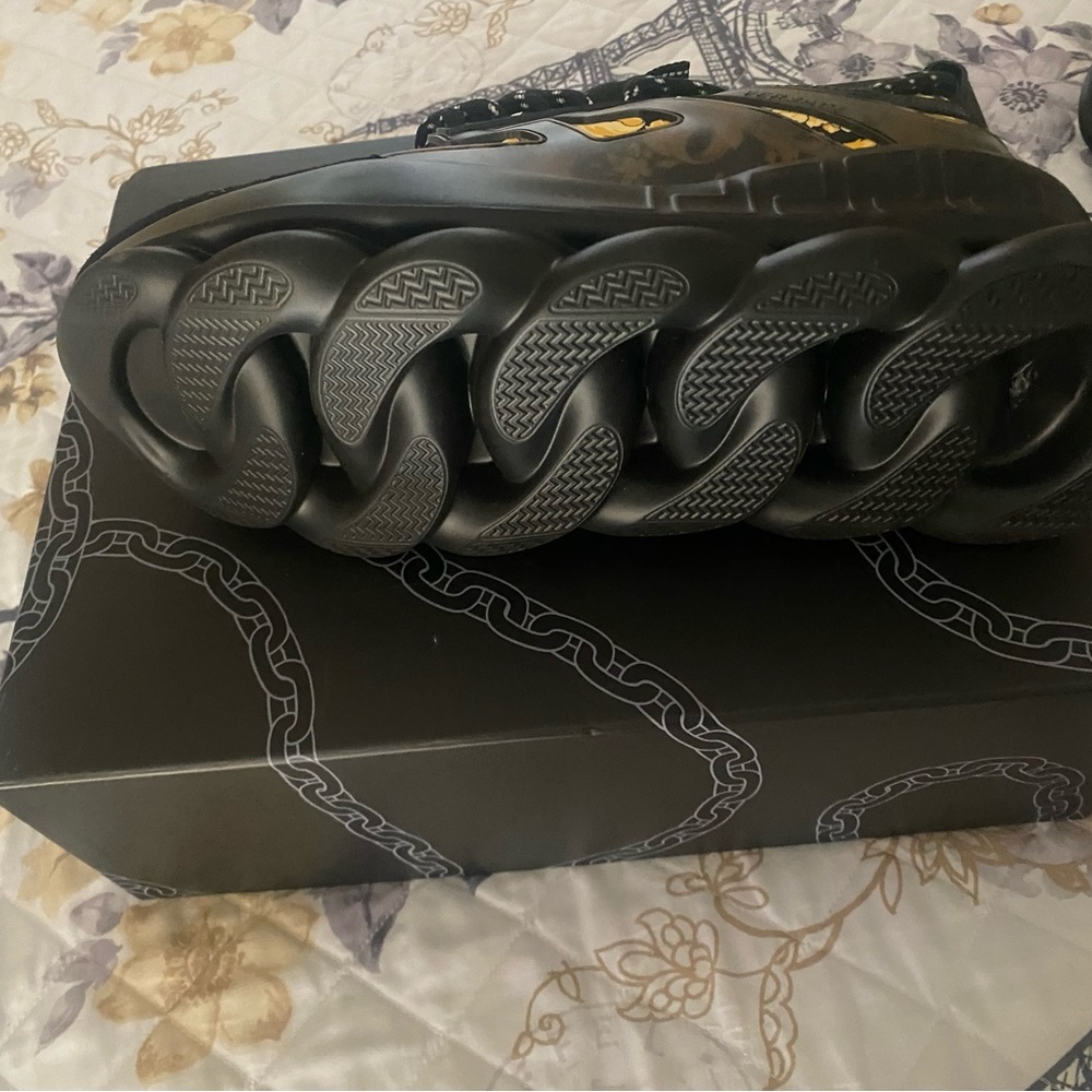 Versace shoes - Picture 3 of 4